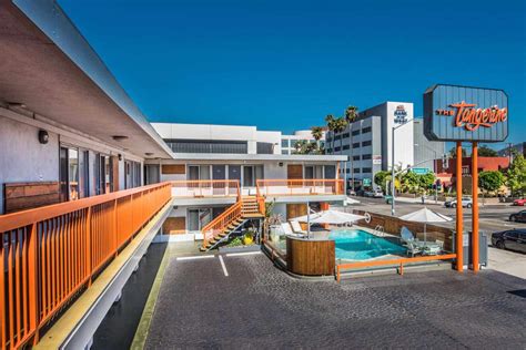 when are hotels cheapest